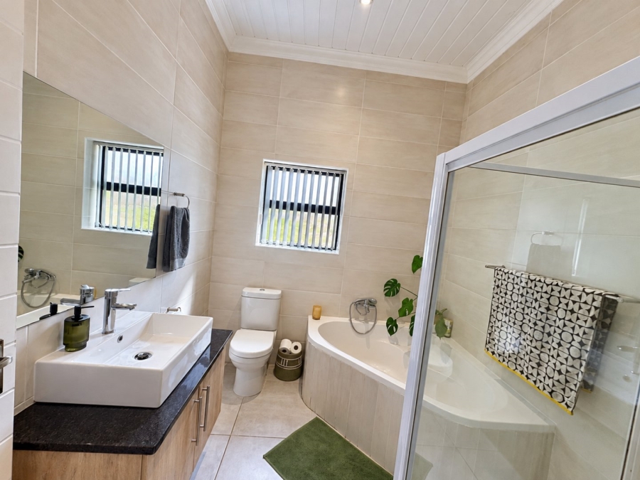 3 Bedroom Property for Sale in Outeniquasbosch Western Cape